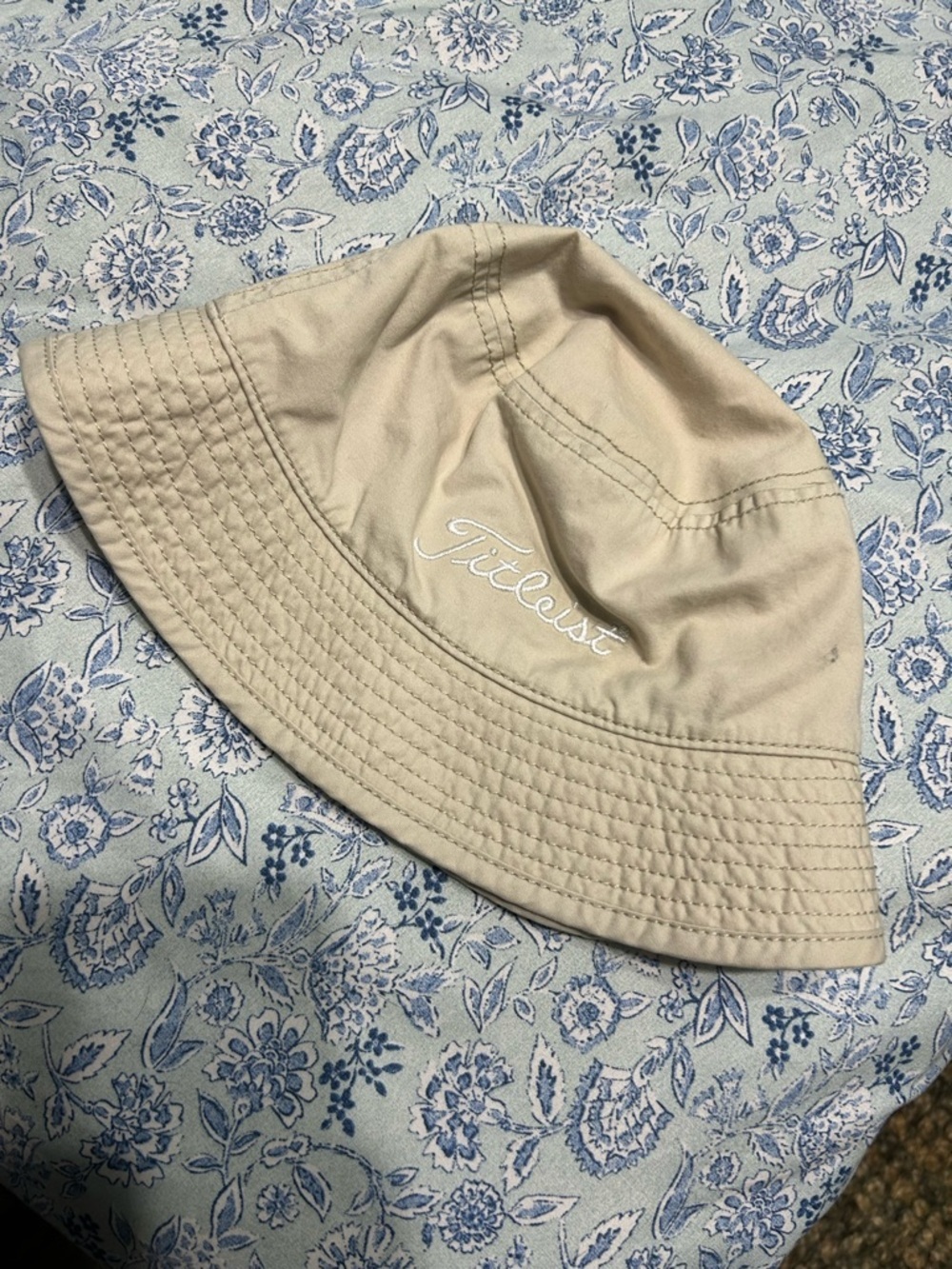 TITLEIST Women's Reversible Cotton Golf Bucket Hat-Beige/Pink Plaid